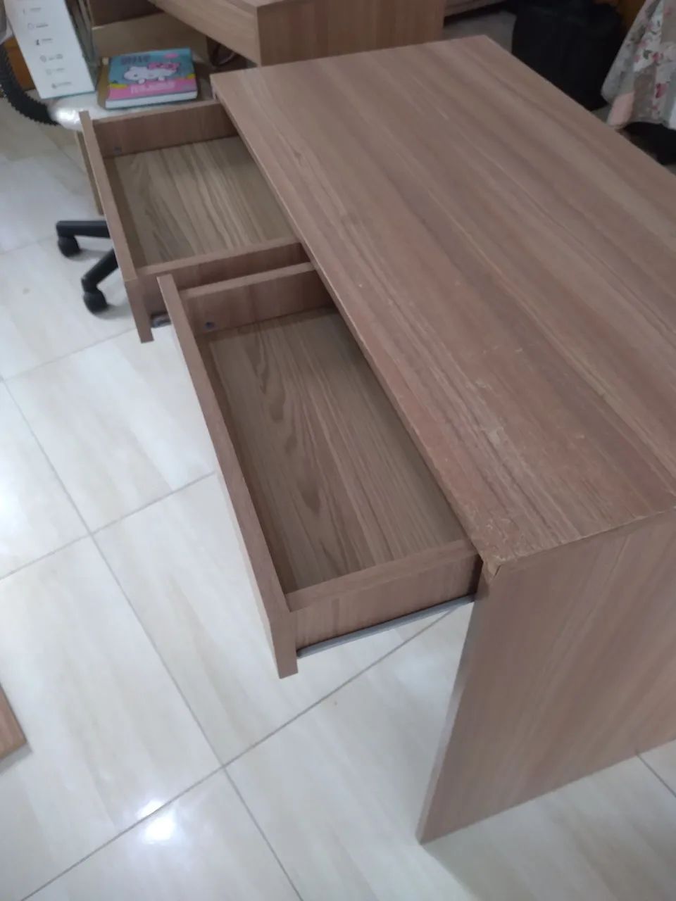 Escrivaninha em Madeira com 2 Gavetas - Foto 3