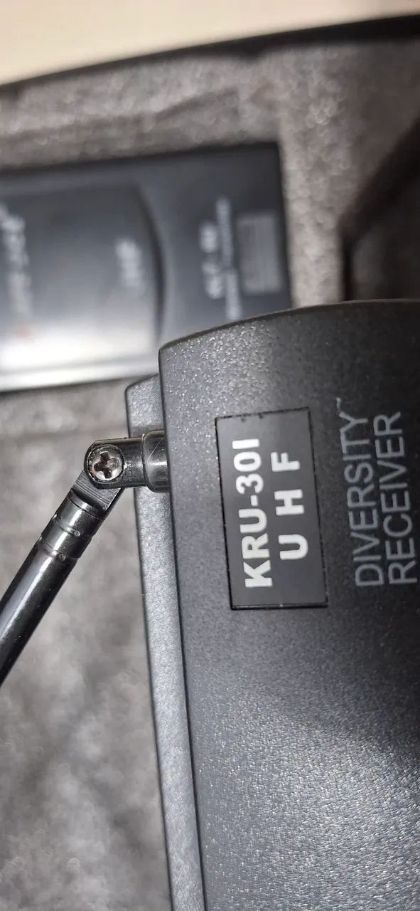 Receptor-Transmissor guitarra/Violão UHF Karsect KRU-301 - Foto 2