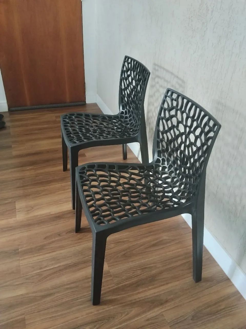 Par de cadeiras pretas- Impecáveis - Foto 2