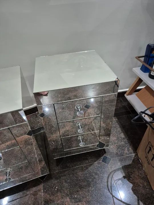 Mesa de cabeceira espelhada com 3 gavetas criado mudo . - Foto 5
