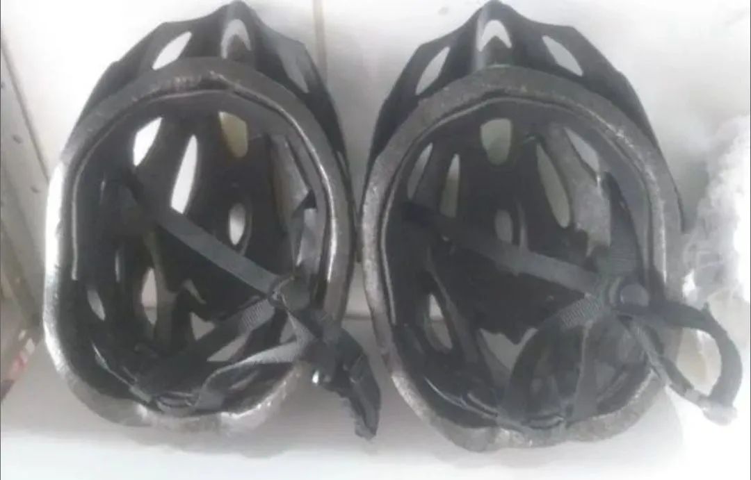 Capacete de Ciclistas ajustáveis com viseira. - Foto 2
