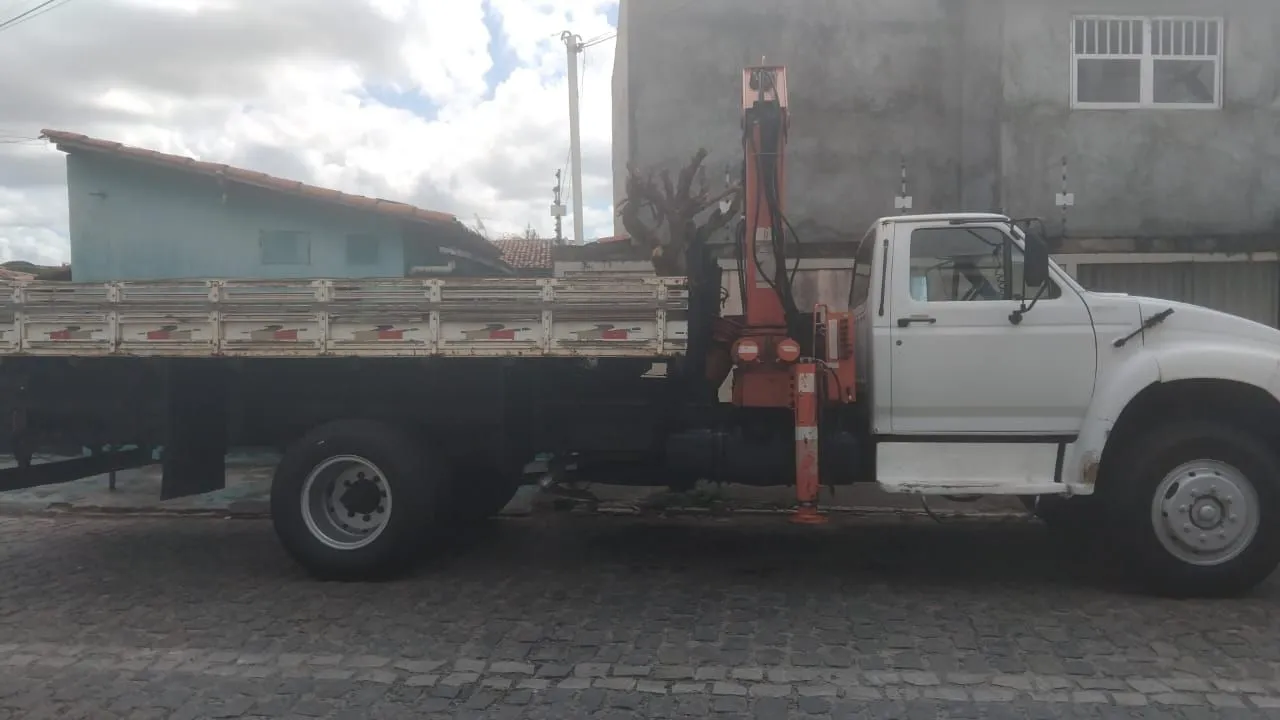 Aluga-se caminhão para serviço 