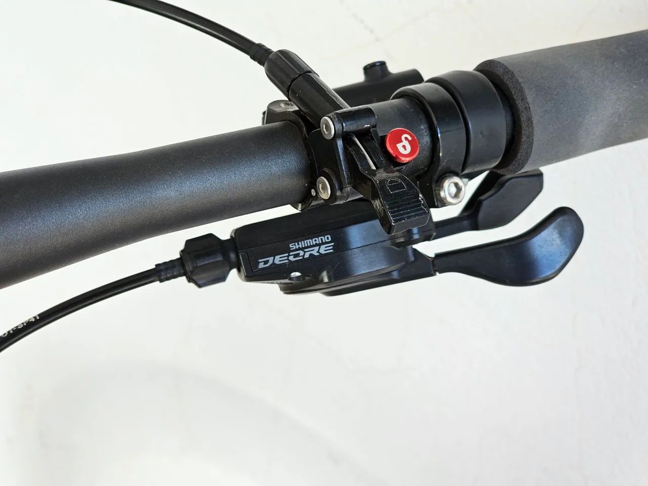 Bicicleta mtb aro 29 10v com freio hidráulico shimano com suspensao a ar - Foto 5