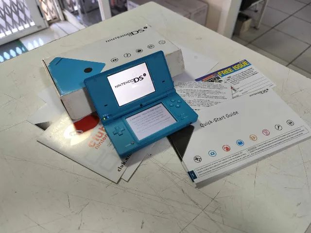 Nintendo DSi na caixa