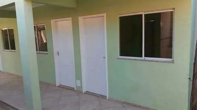 Vagou !!!Semi - Mobiliado:cama, geladeira e fogão. (Comodato)R$700 aluguelR$ 50 Cond.TOTAL