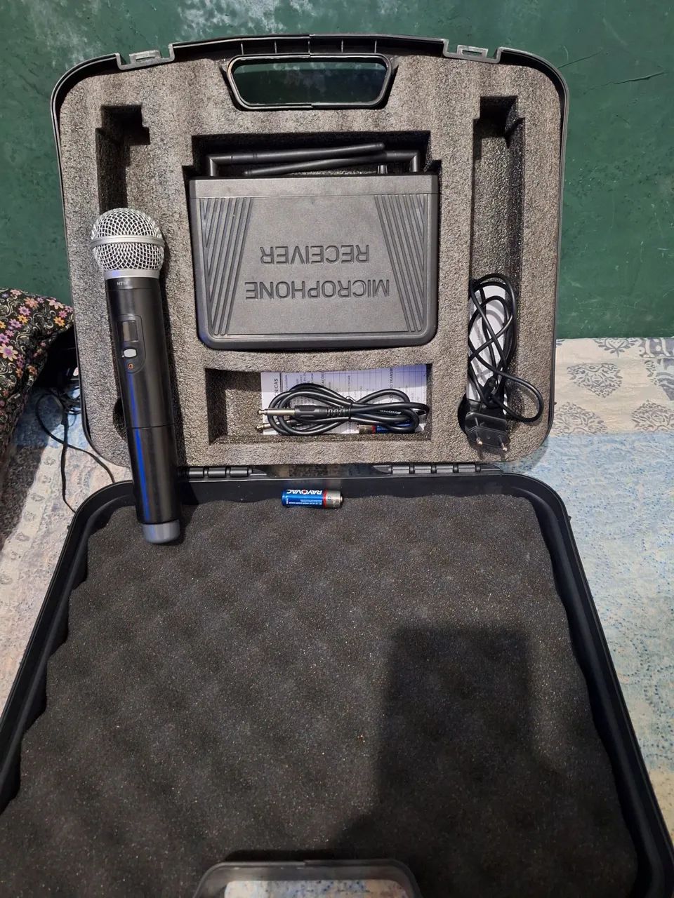 Kit Microfone Sem Fio UHF digital e maleta
