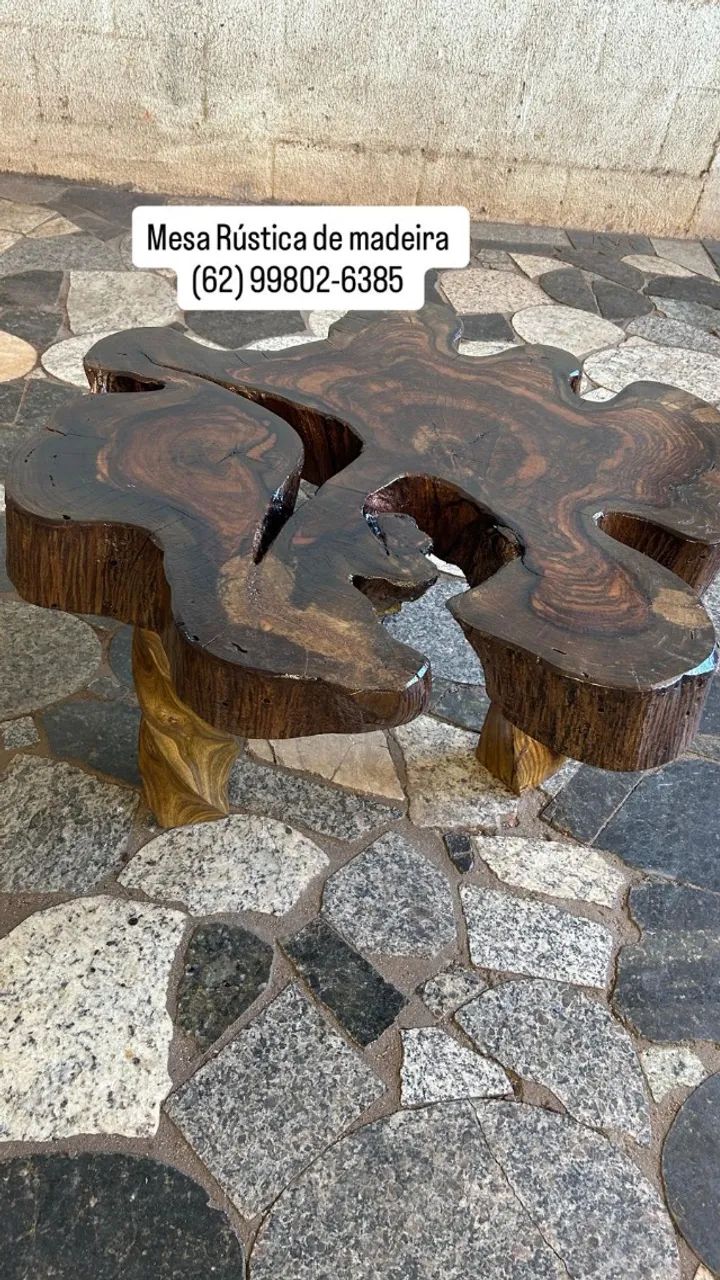 Mesa rústica de madeira 