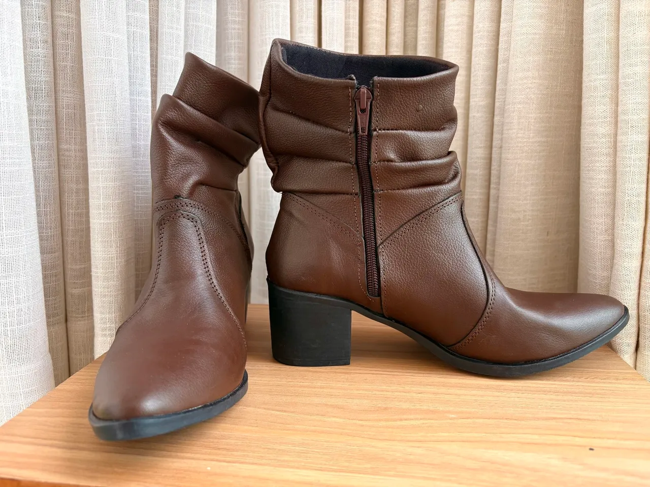 Bota Feminina de Couro Marrom