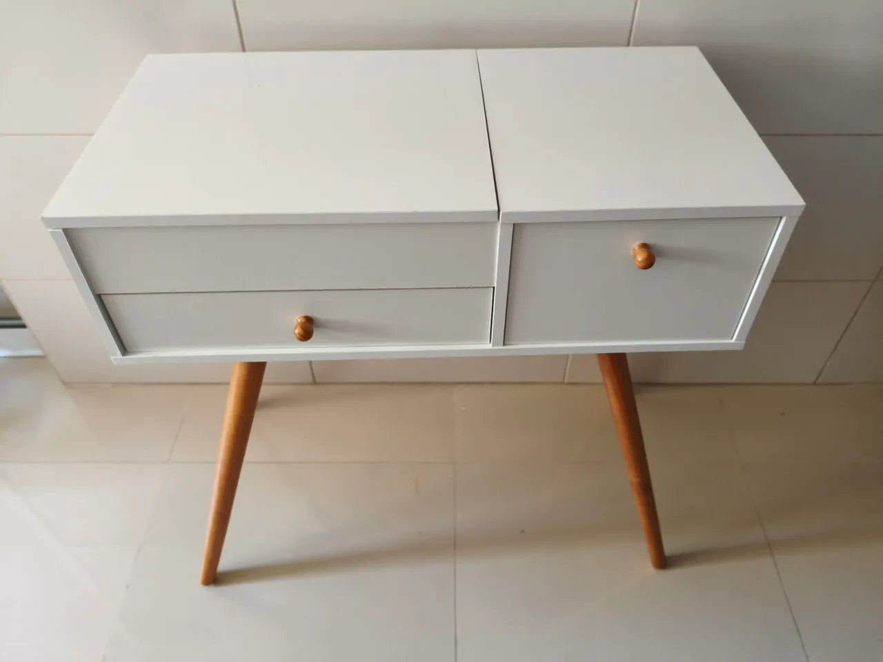 Escrivaninha/Penteadeira com design moderno