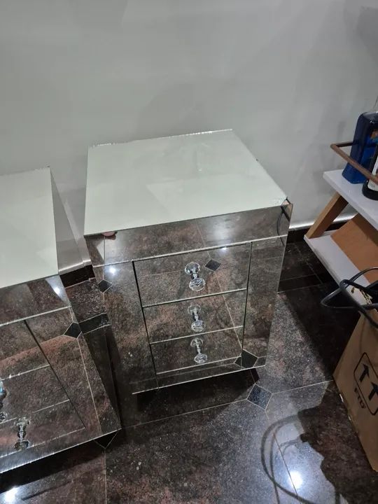 Mesa de cabeceira espelhada com 3 gavetas criado mudo . - Foto 6