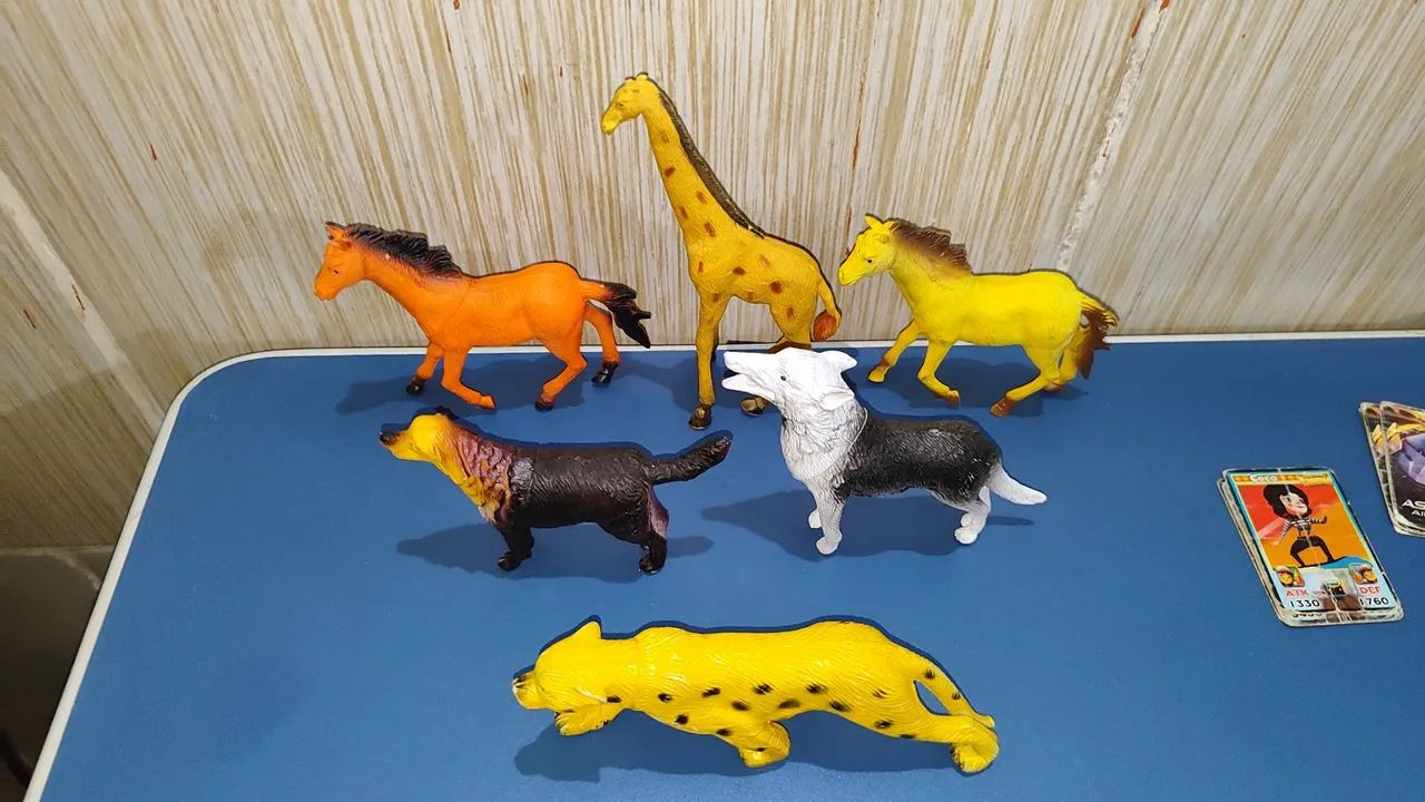 Animais de plástico para brincar