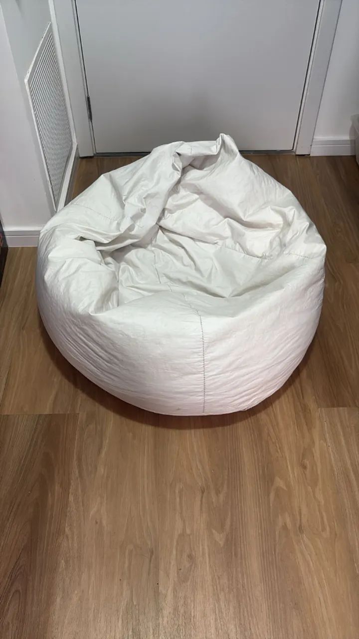 Puff Fofão Pop em Corino Branco - Mobly - Foto 4