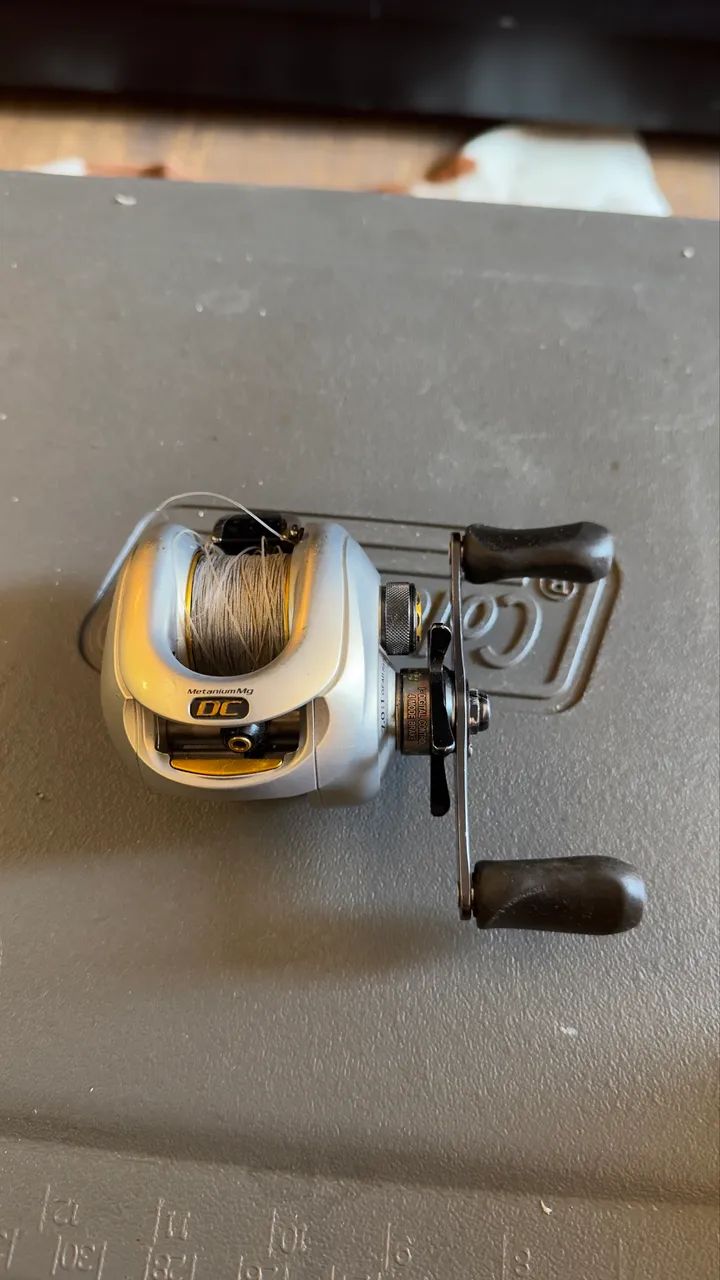 CARRETILHA SHIMANO METANIUM DC7 esquerda