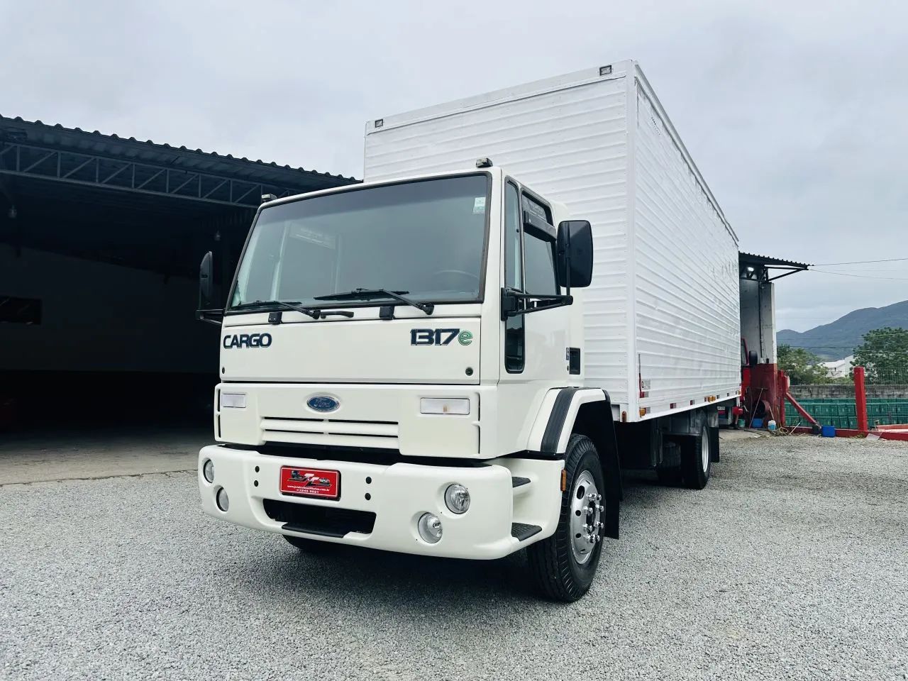 FORD CARGO 1317 COM BAÚ, REDUZIDO  - Foto 4