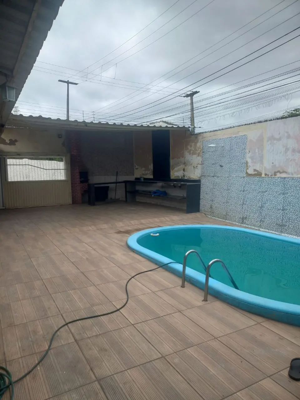 Casa com piscina disponível para locação