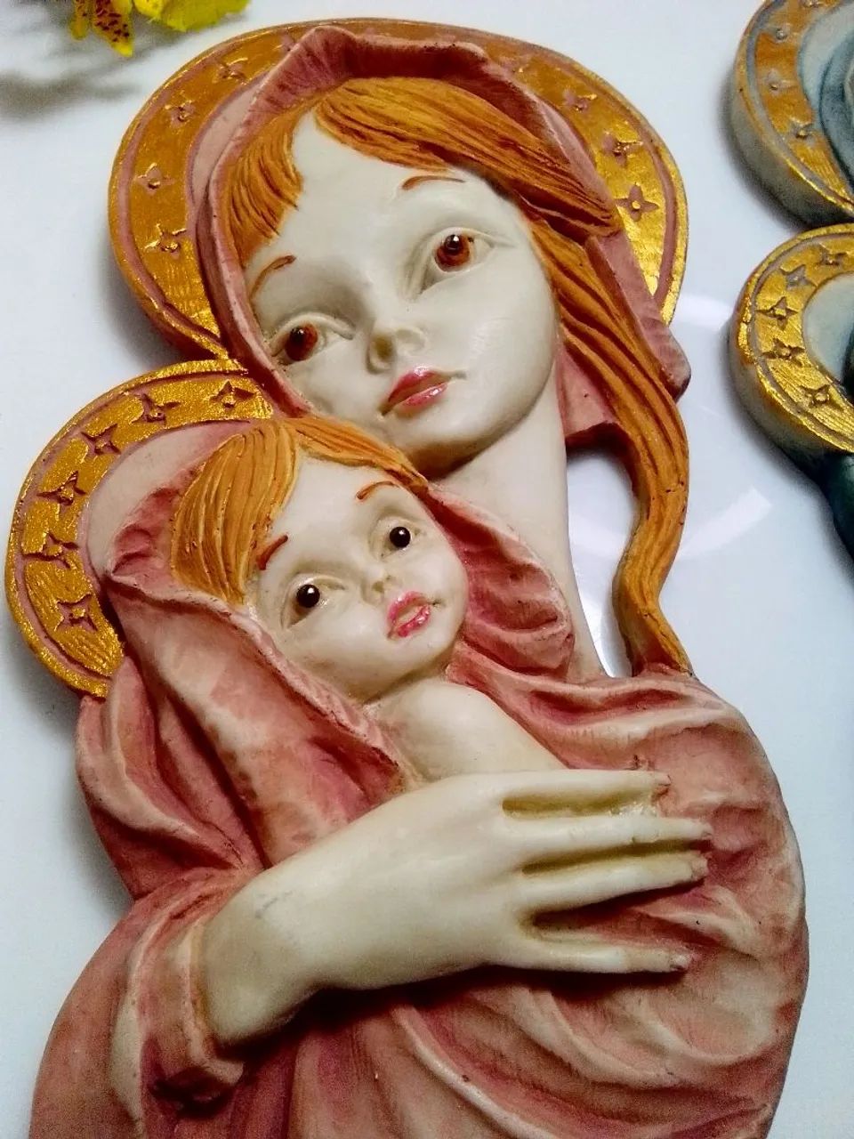 Antigas Esculturas de Parede em Porcelana - Maria e Menino Jesus  - Foto 2