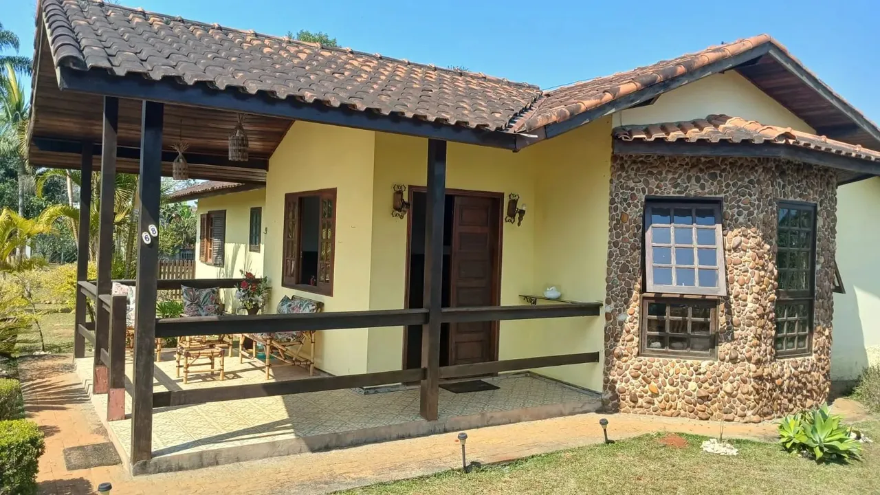 Casa de condomínio para venda possui 770 metros quadrados com 3 quartos