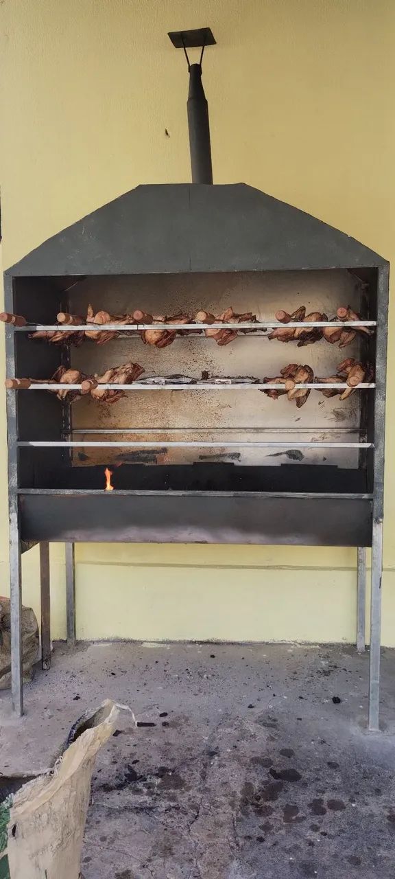 Vendo churrasqueira e 10 espetos de ferro  - Foto 2