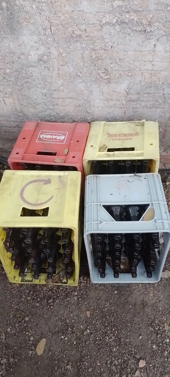 Caixas de Cerveja e Tubaina Vazias