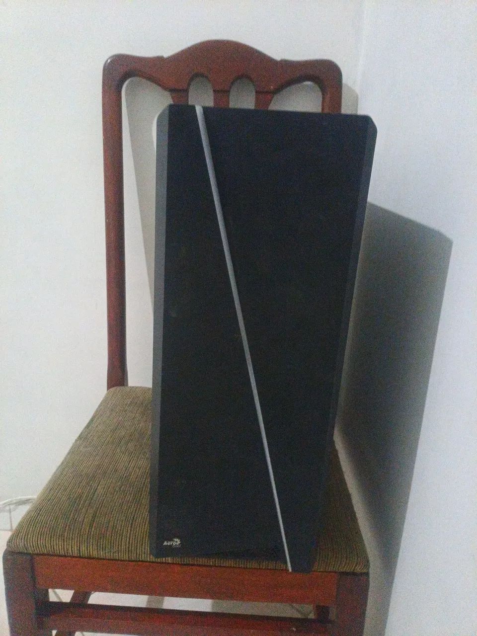 Gabinete com led frontal
