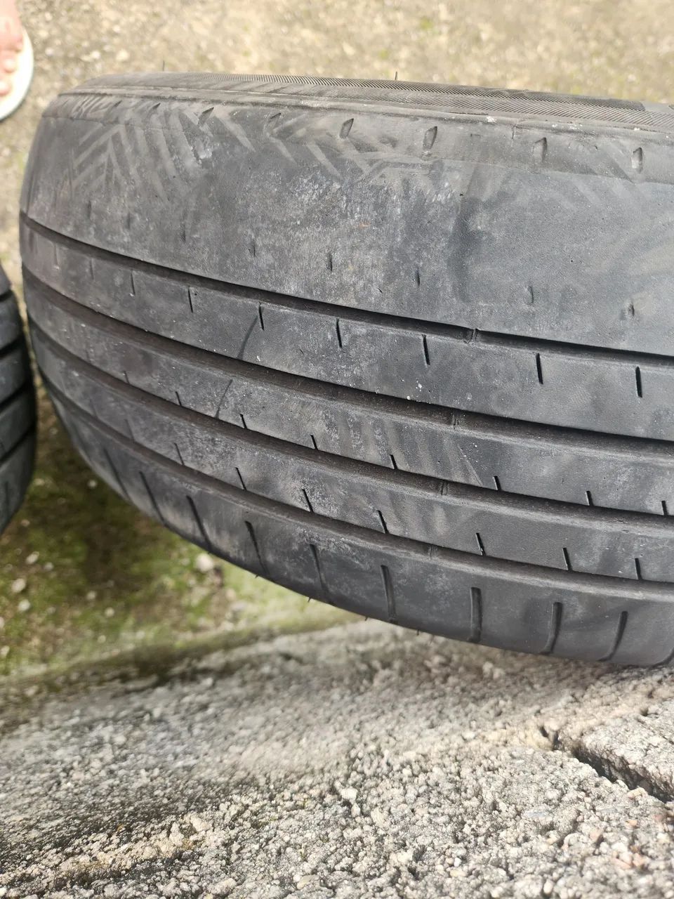 Vendo 02 pneus meia vida  185/ 65R 88 H Auto green.  - Foto 3