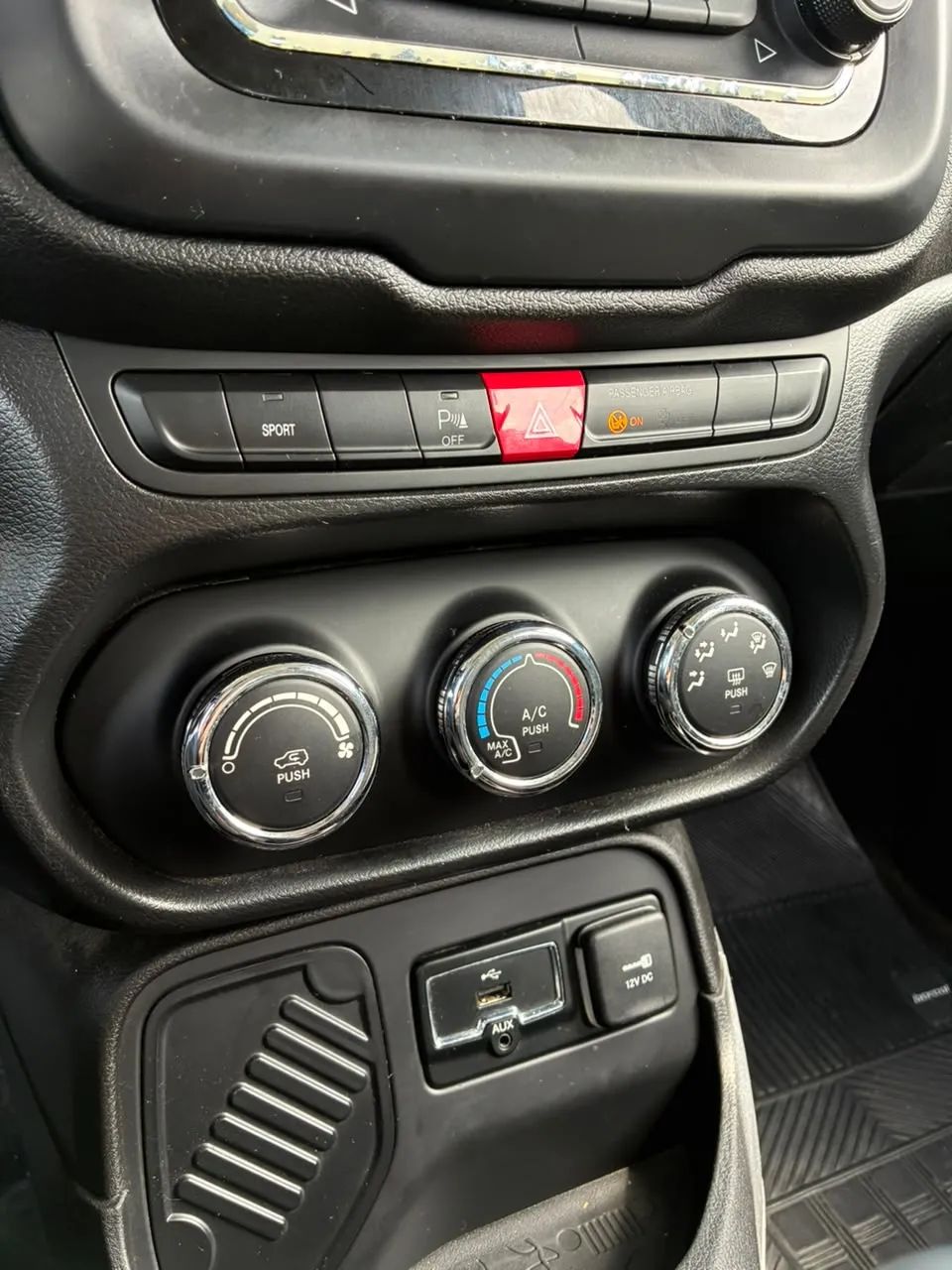 Jeep Renegade Sport 1.8 4x2 Flex 16V Mec., foto 16 de 20