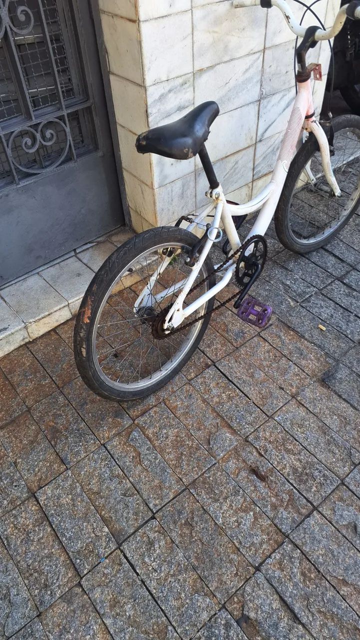 Bicicleta infantil aro 20 - Foto 5