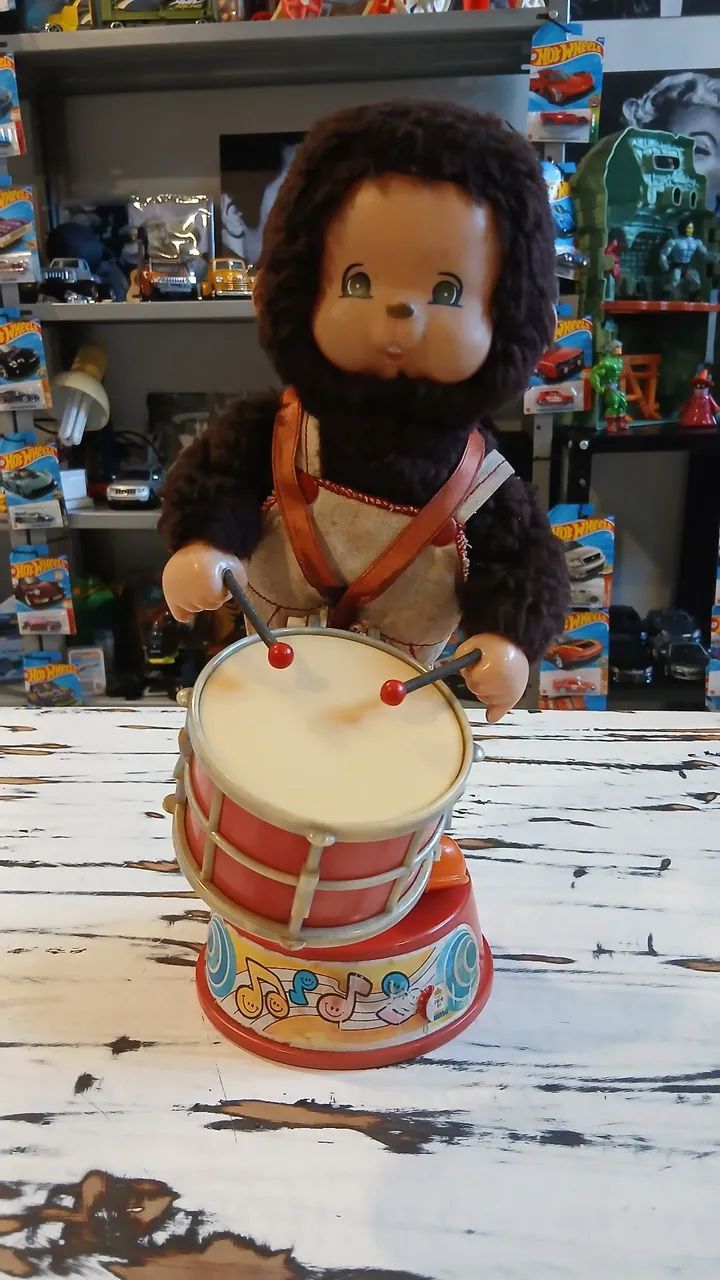 Brinquedo vintage "Macaco Pablo Bate Tambor". Da Mimo. Da década de 1980