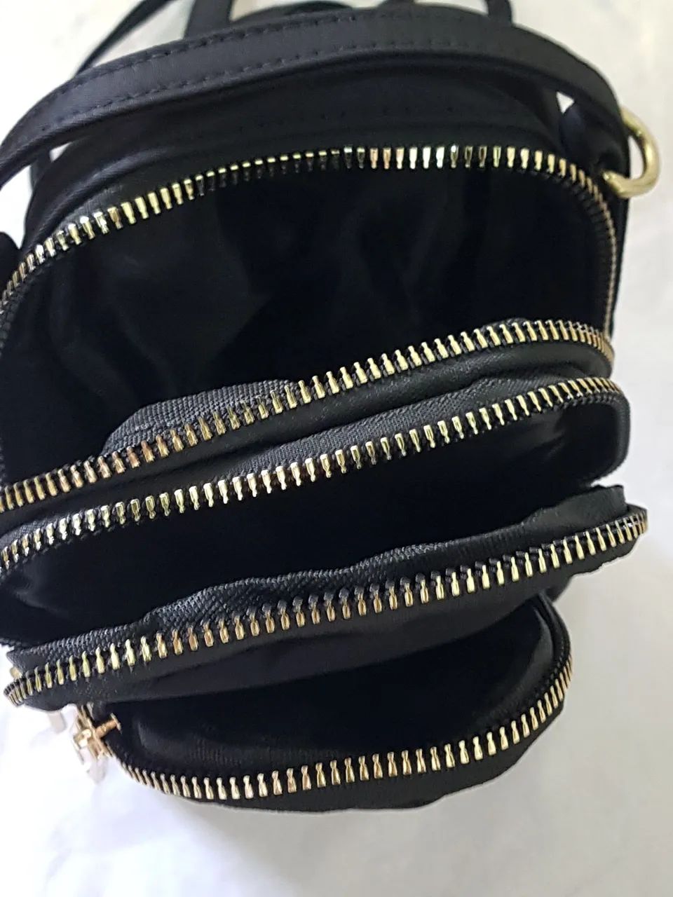 Bolsa preta e dourada - Foto 5