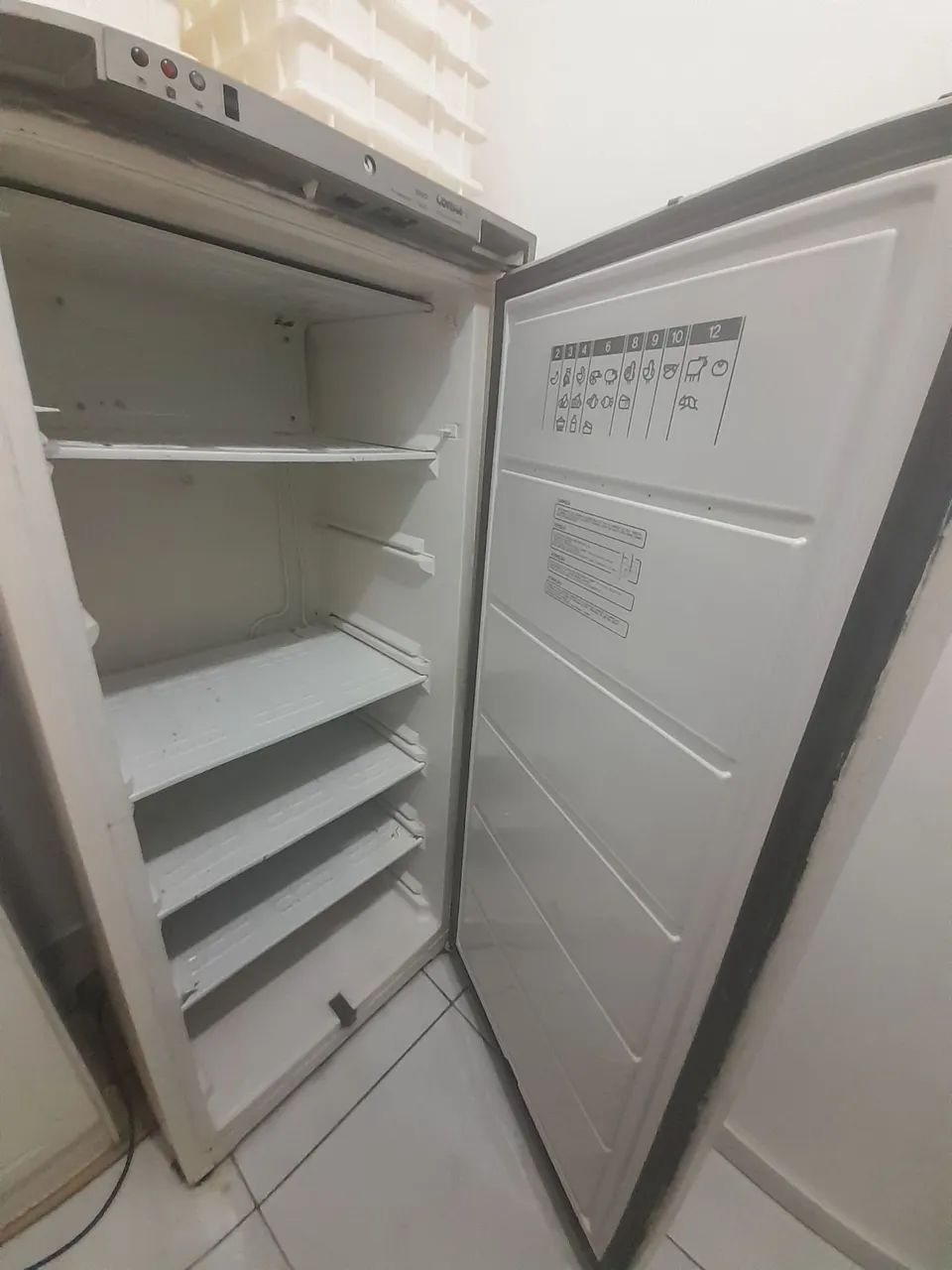 Freezer consul vertical
