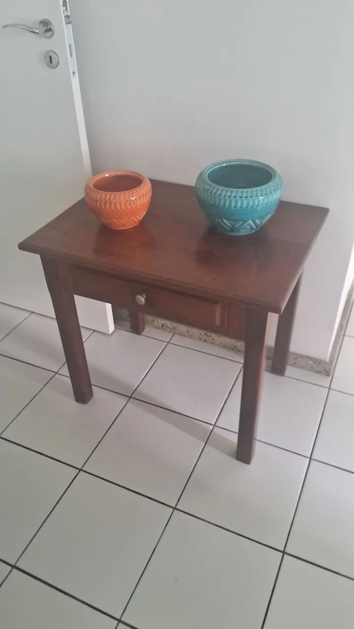 Mesa Auxiliar / Aparador em Madeira Maciça (Pará)  com Gaveta
