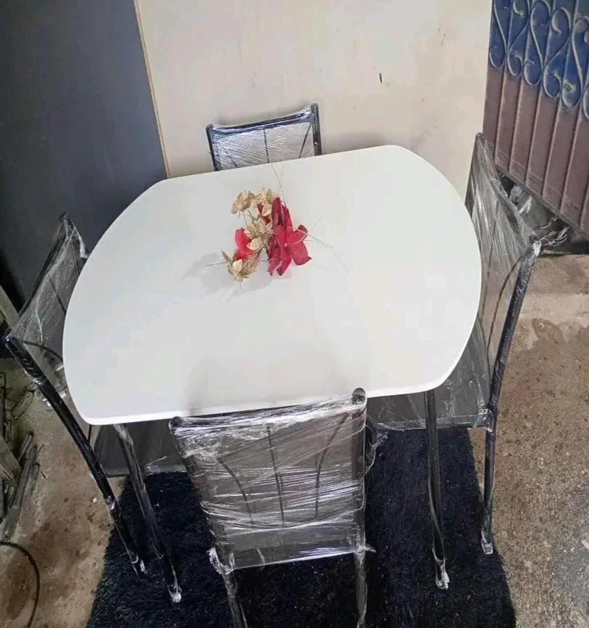 Mesa e cadeiras com entrega 64994315502979120