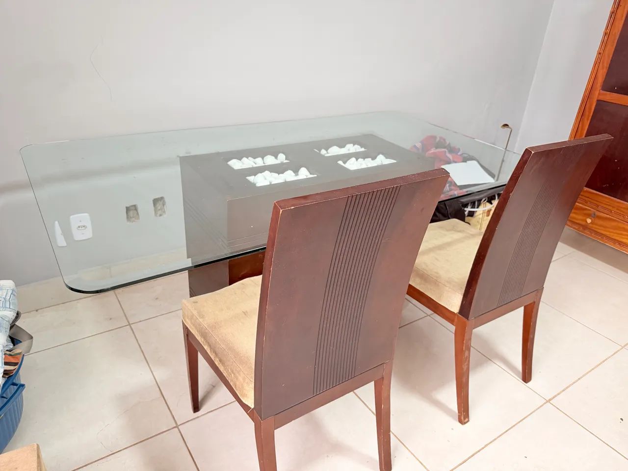 Mesa de vidro removível 100cm x 180cm com a base desgastada e 5 cadeiras - Foto 2