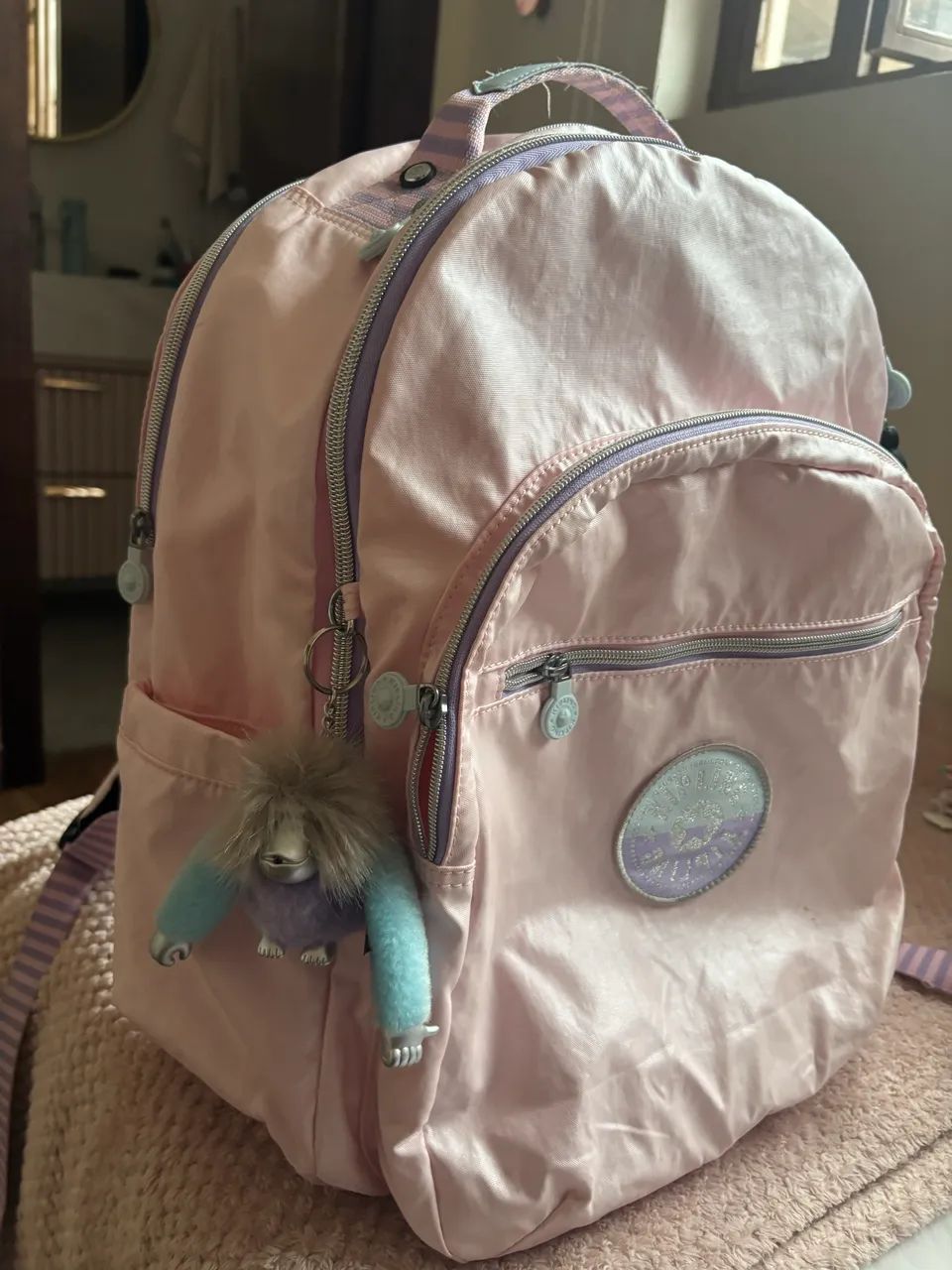 Vendo mochila Kipling semi nova