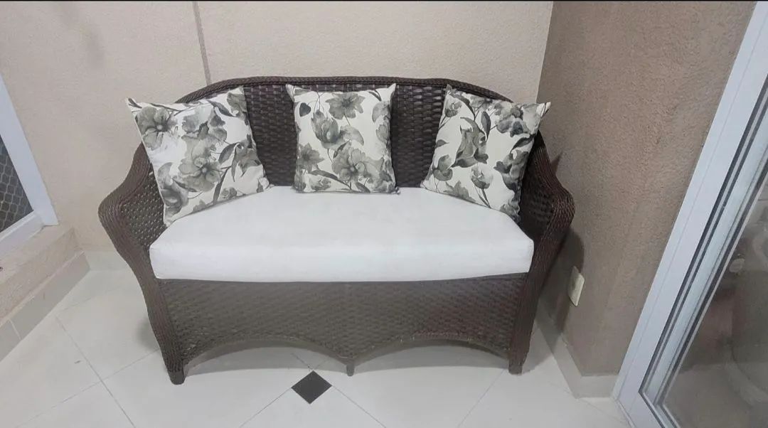 Mesa, cadeiras e sofá de vime - Foto 3