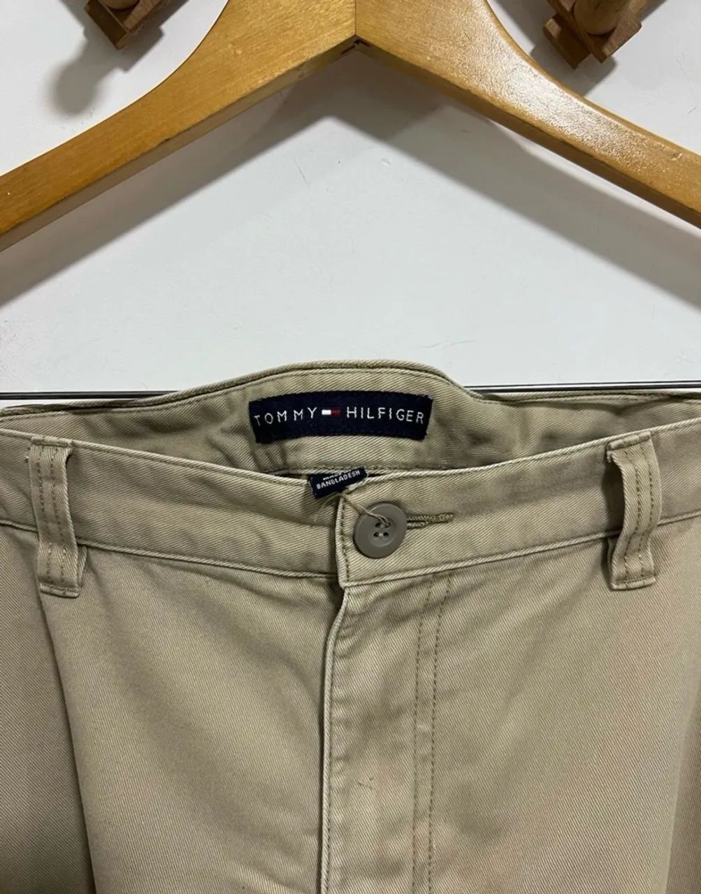 Bermuda cargo Tommy Hilfiger masculina bege - Foto 2
