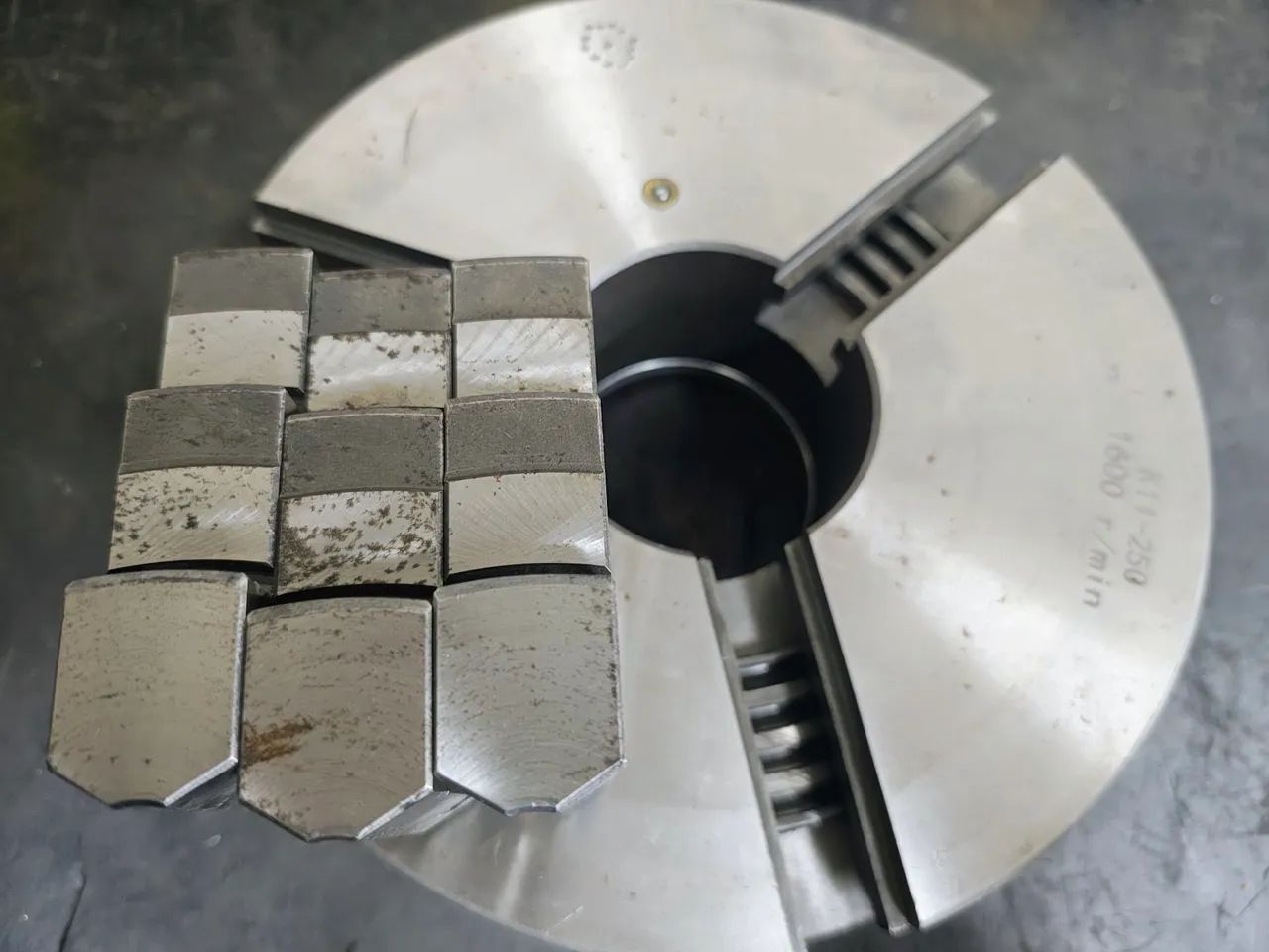 Placa 3 castanhas 10" para torno  - Foto 3