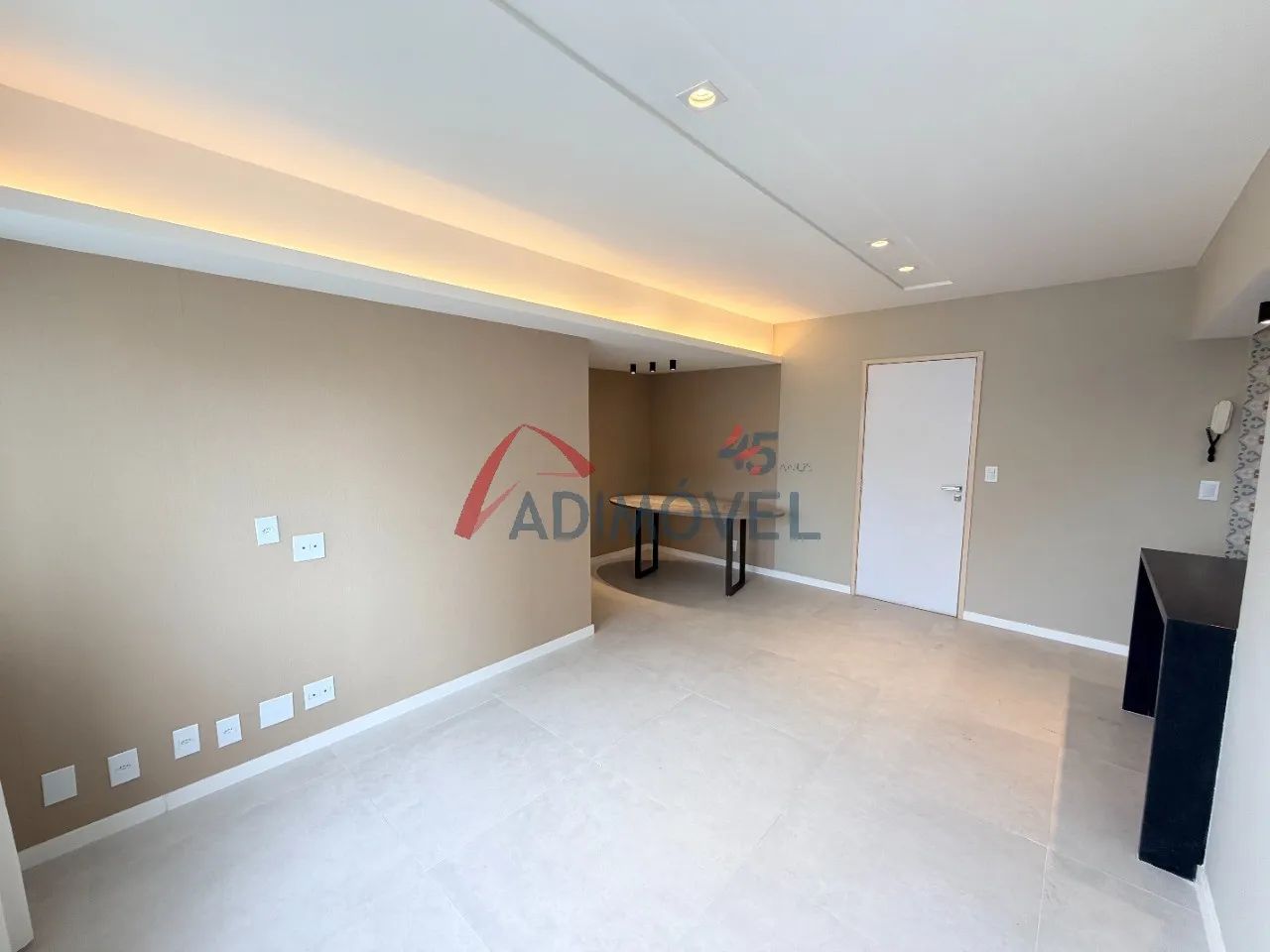 Apartamento na Enseada do Suá! Com 2 Quartos, 1 Vaga, 80m². - Foto 4