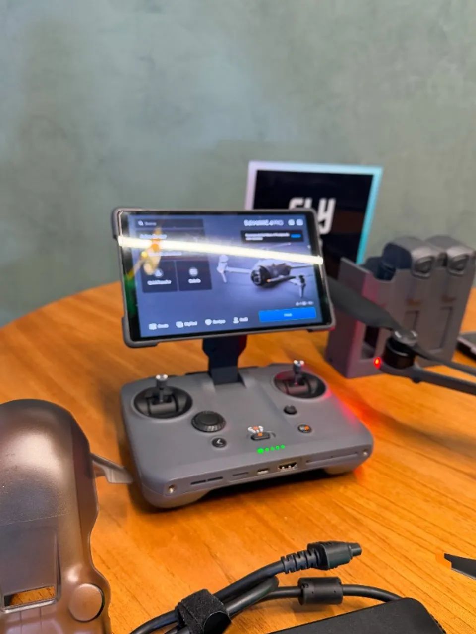 Drone DJI Mavic 4 Pro Flymore Combo RC Pro 2 Usado - Foto 5