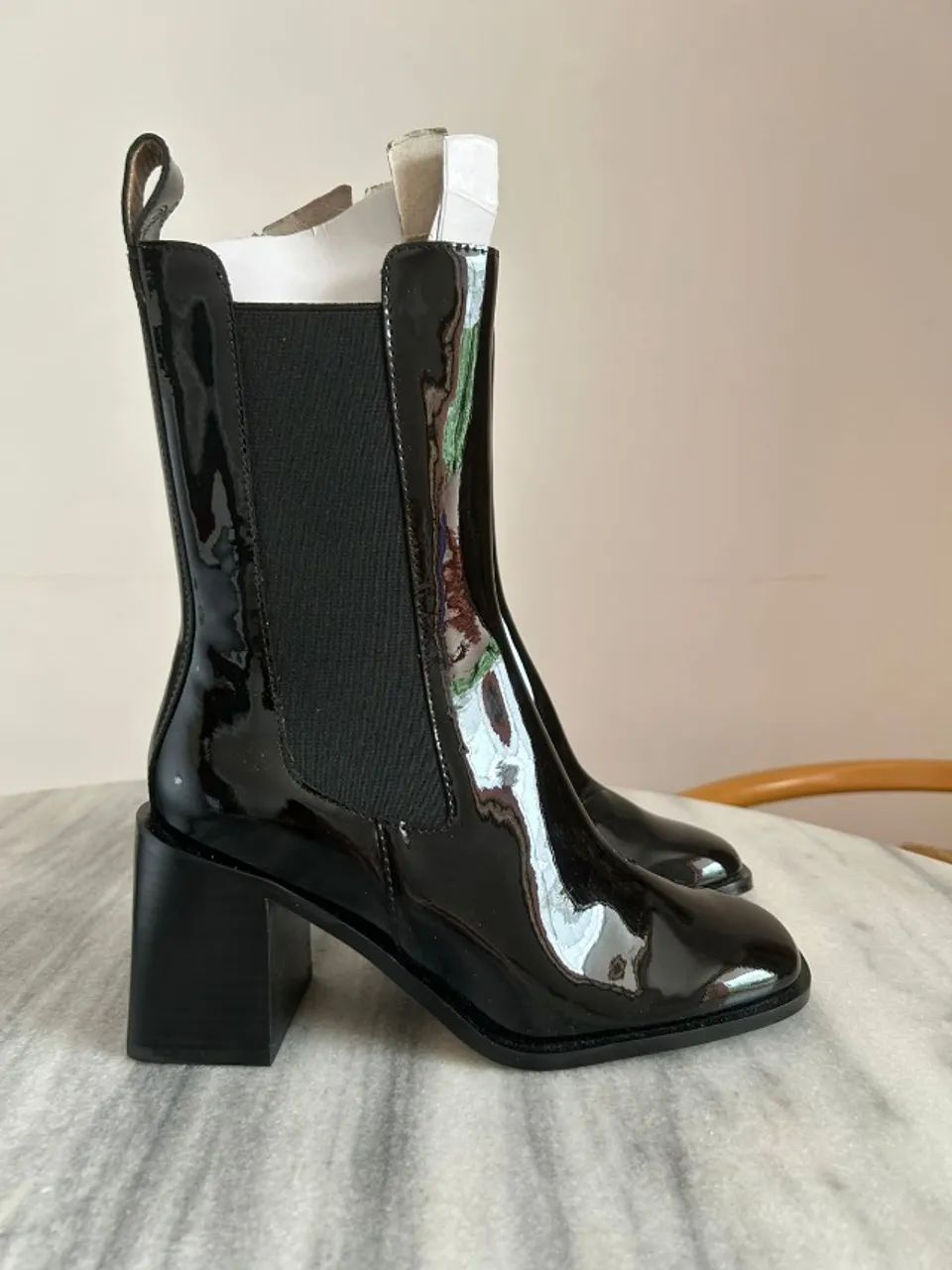 Bota de couro com verniz cano médio NOVA!!! - Foto 3