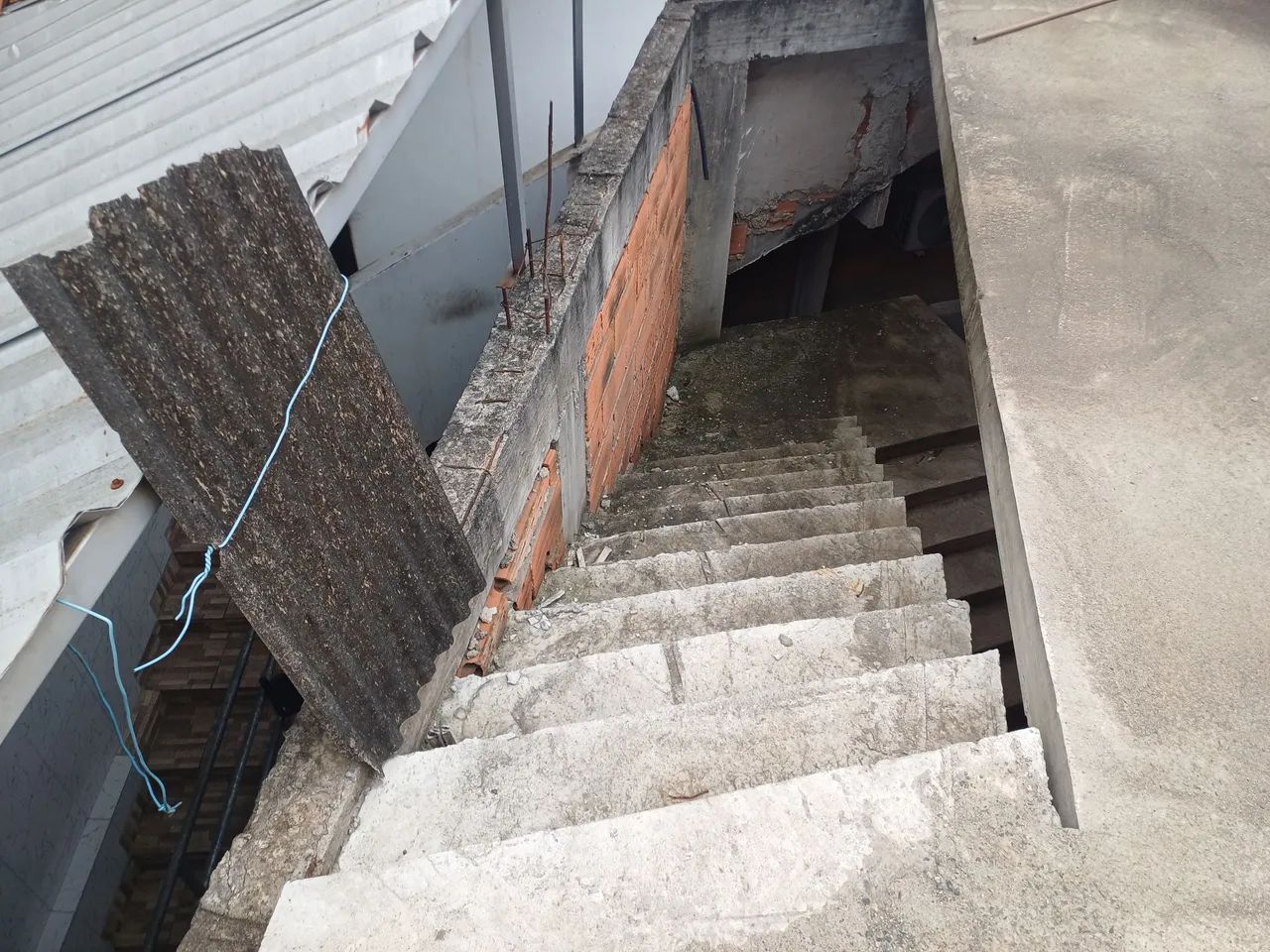 Vendo tereno com estrutura pra 3 laje.