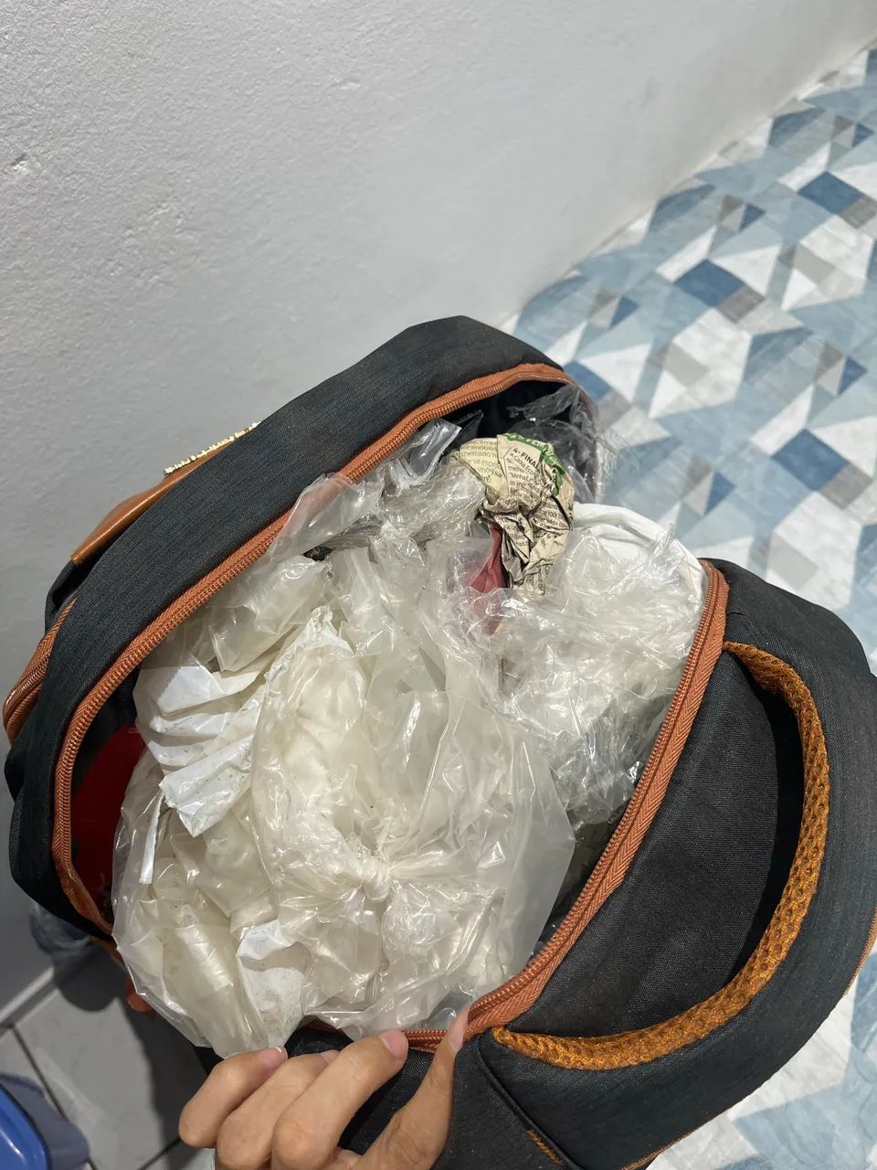Mochila grande preta com espaço pra notebook - Foto 3