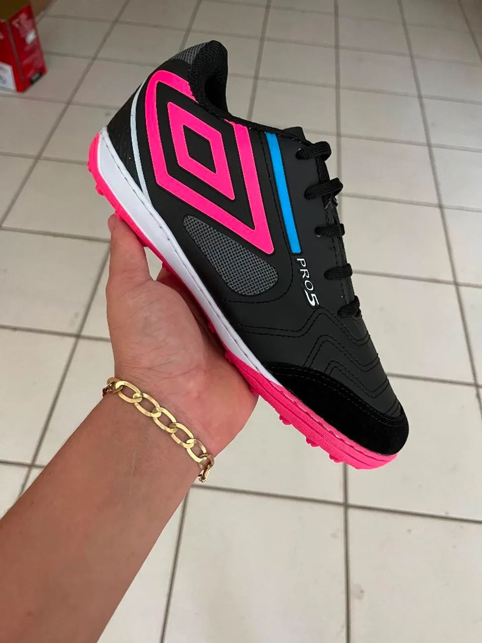 Chuteira umbro modelo PRO5