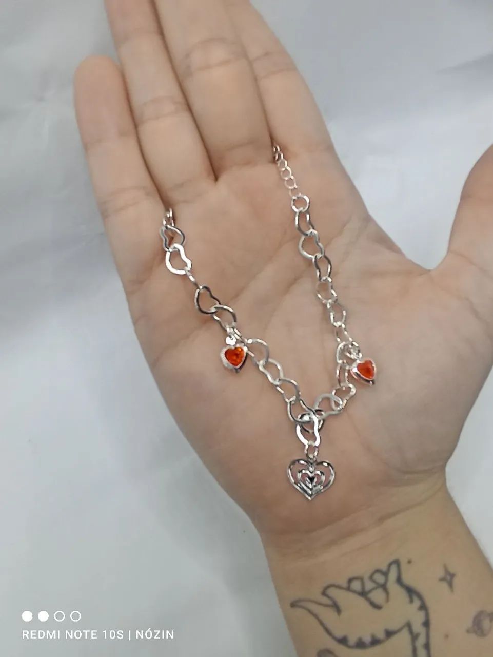 Pulseira banhada com corações em zircônia laranja. - Foto 2