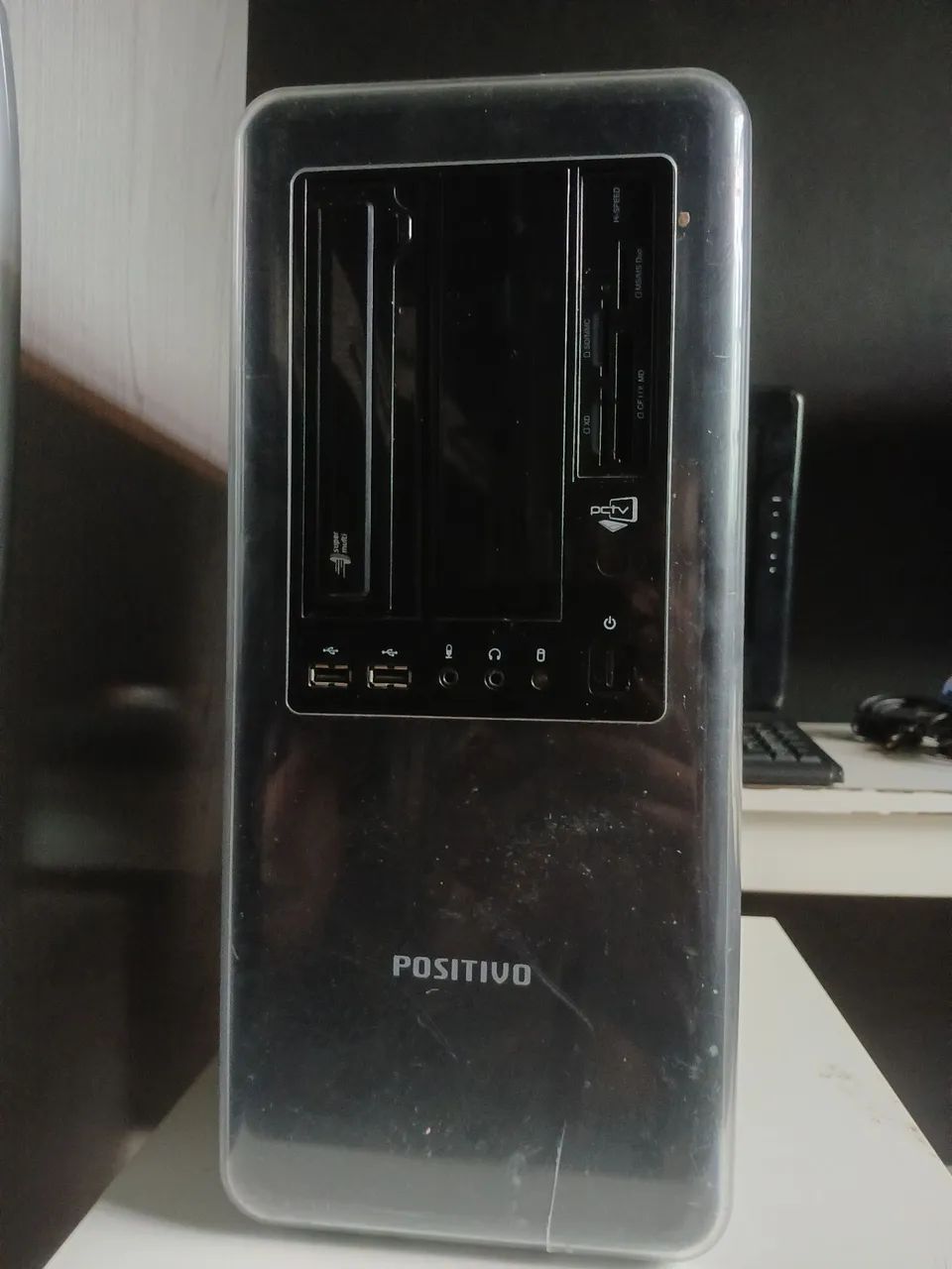 Computador positivo  usado com cabos de conexão  - Foto 2