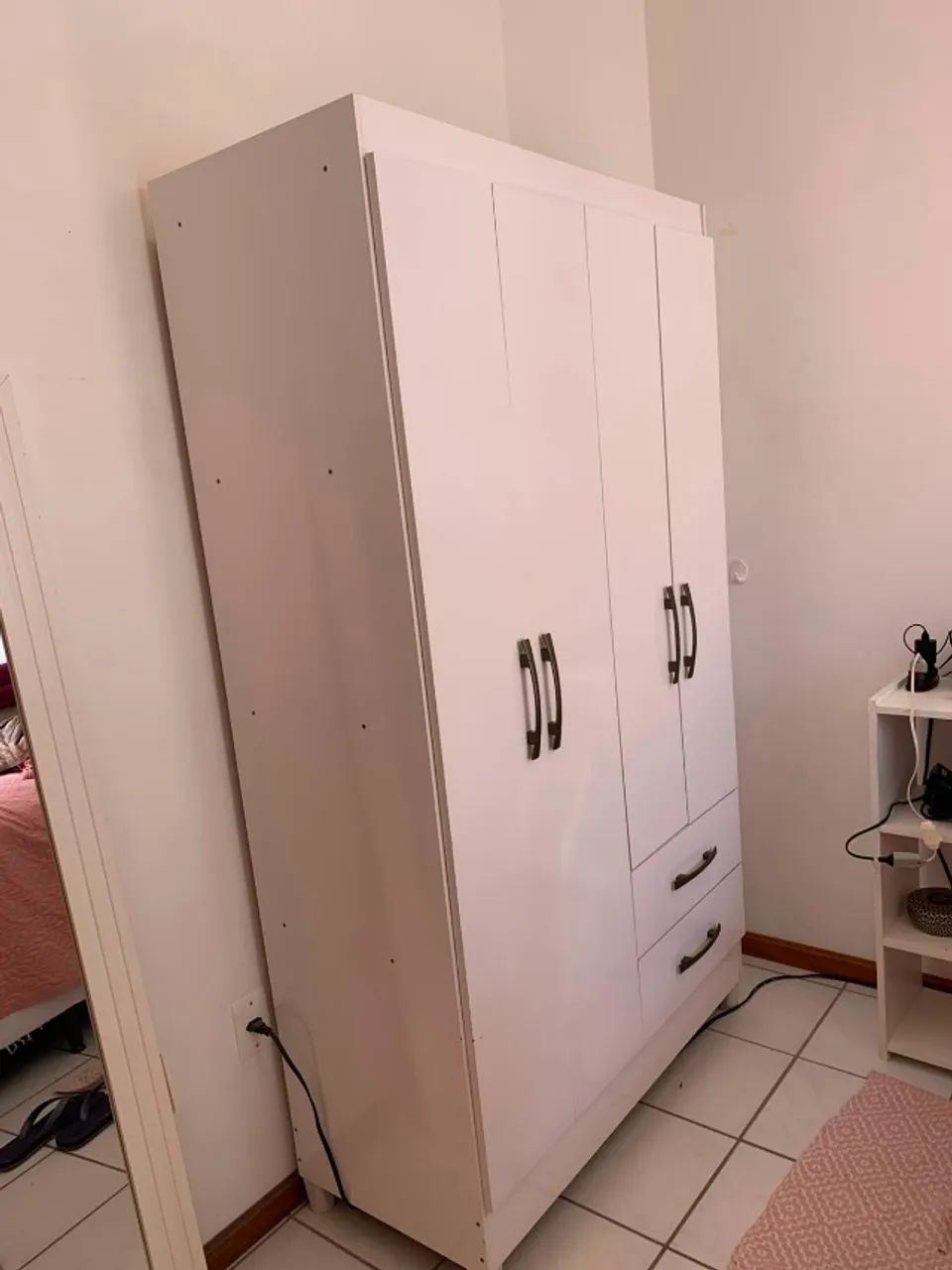 Guarda roupa branco 4 portas 2 gavetas - Foto 2
