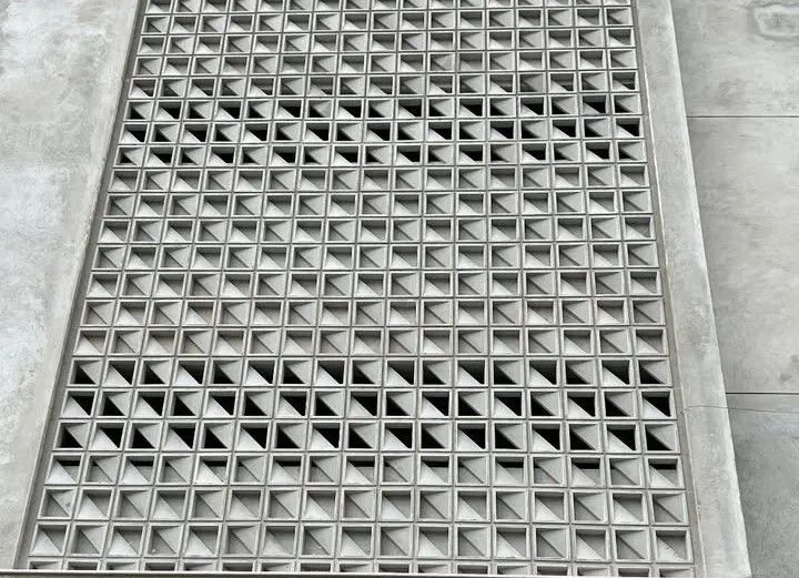 Cobogó triangular 30x30x7cm em concreto
