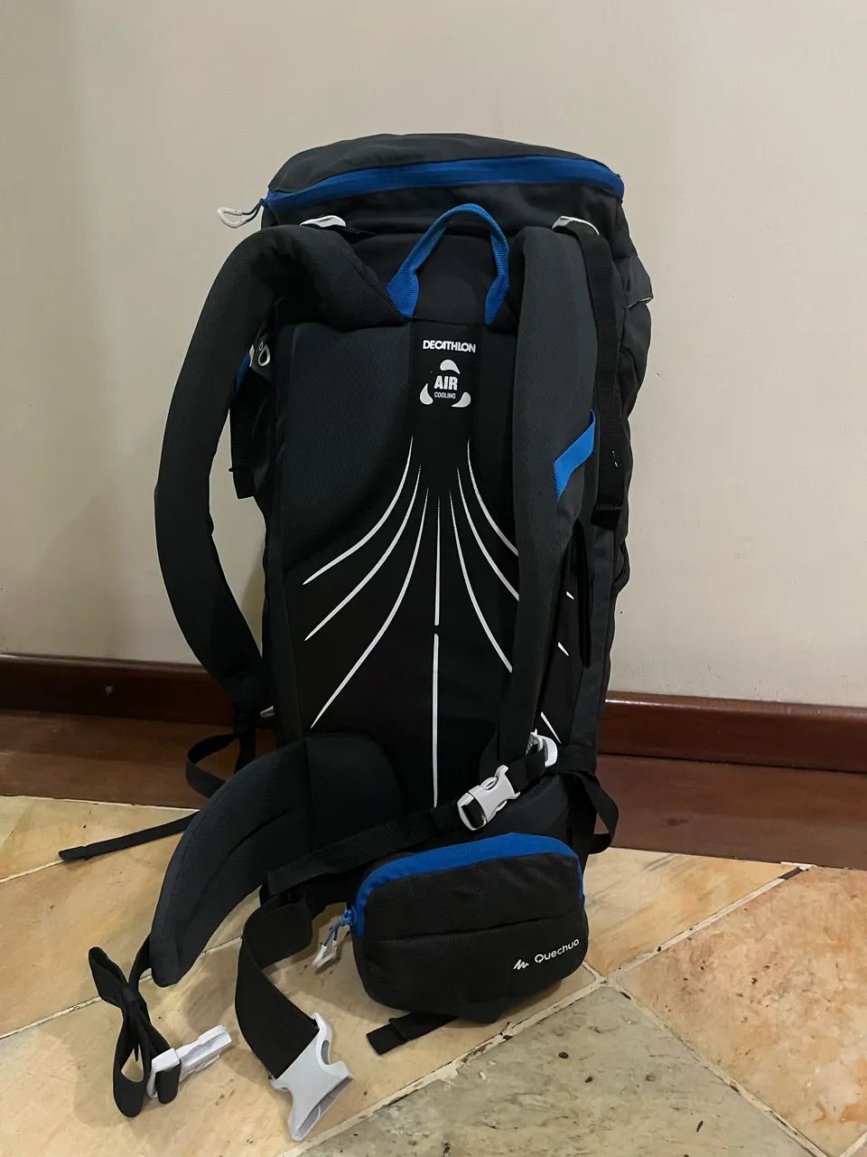 Mochila de Trilha 30 Litros Quechua - Foto 4