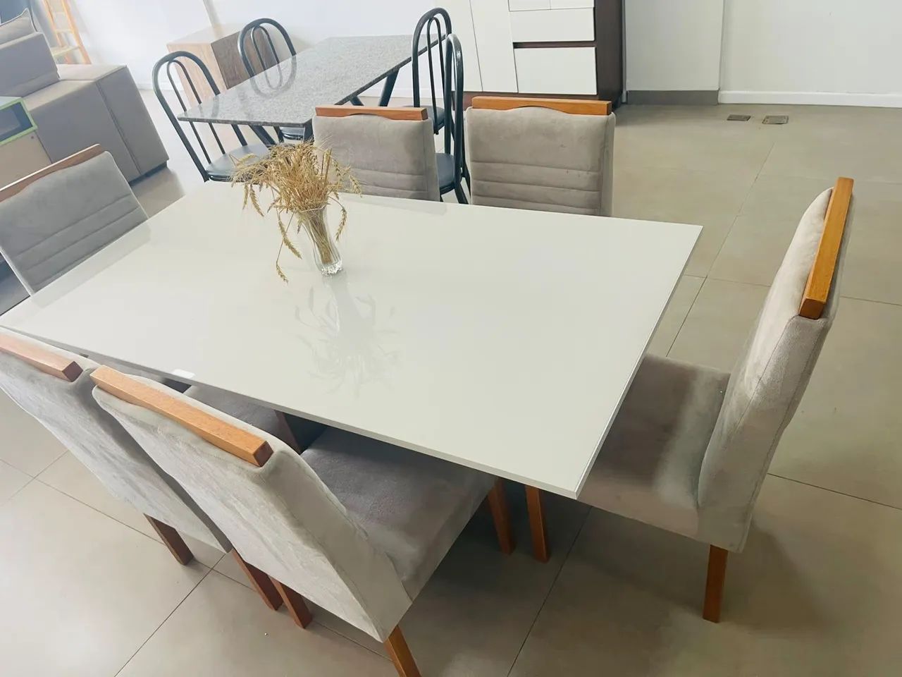 Oferta mesa de jantar vidro acoplado com 6 cadeiras estofadas 