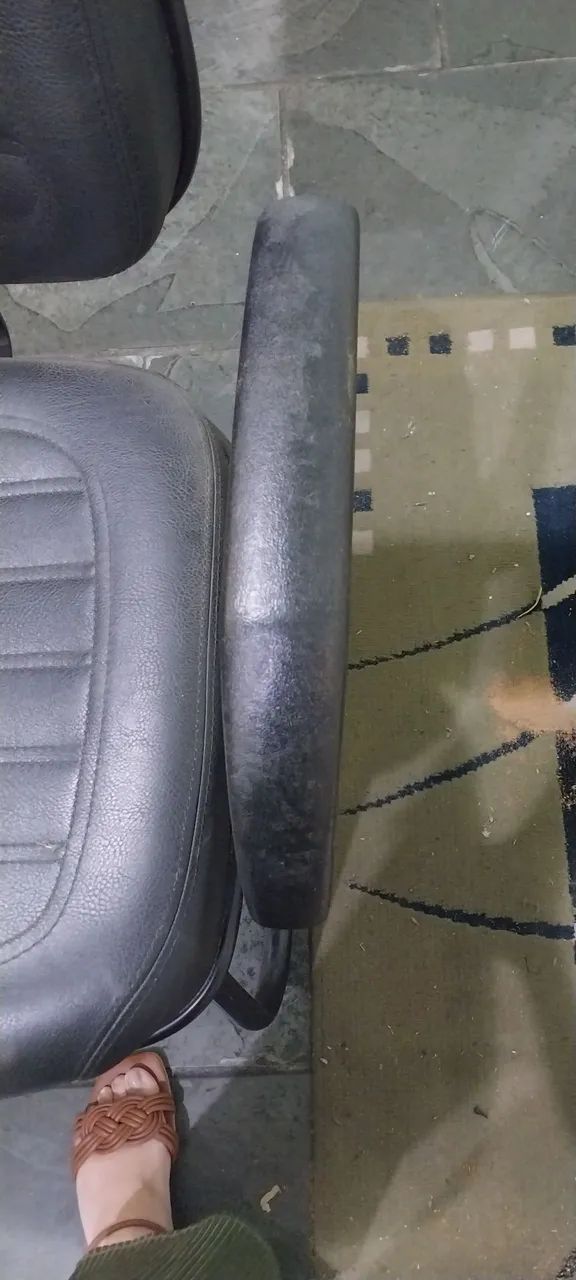 Cadeira de escritório em couro - Foto 2